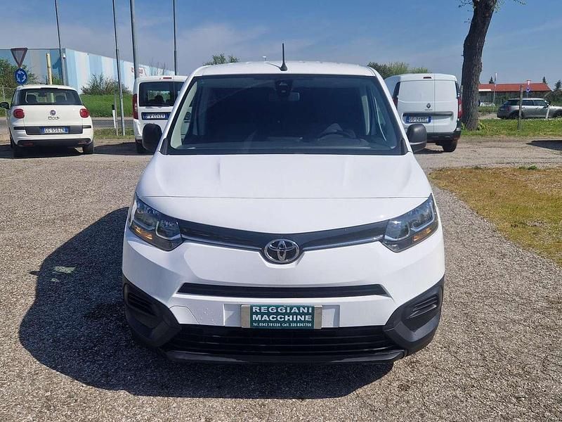 Begagnad Toyota Proace City Active 102 HK (75 kW) 2021 Vit Minibuss