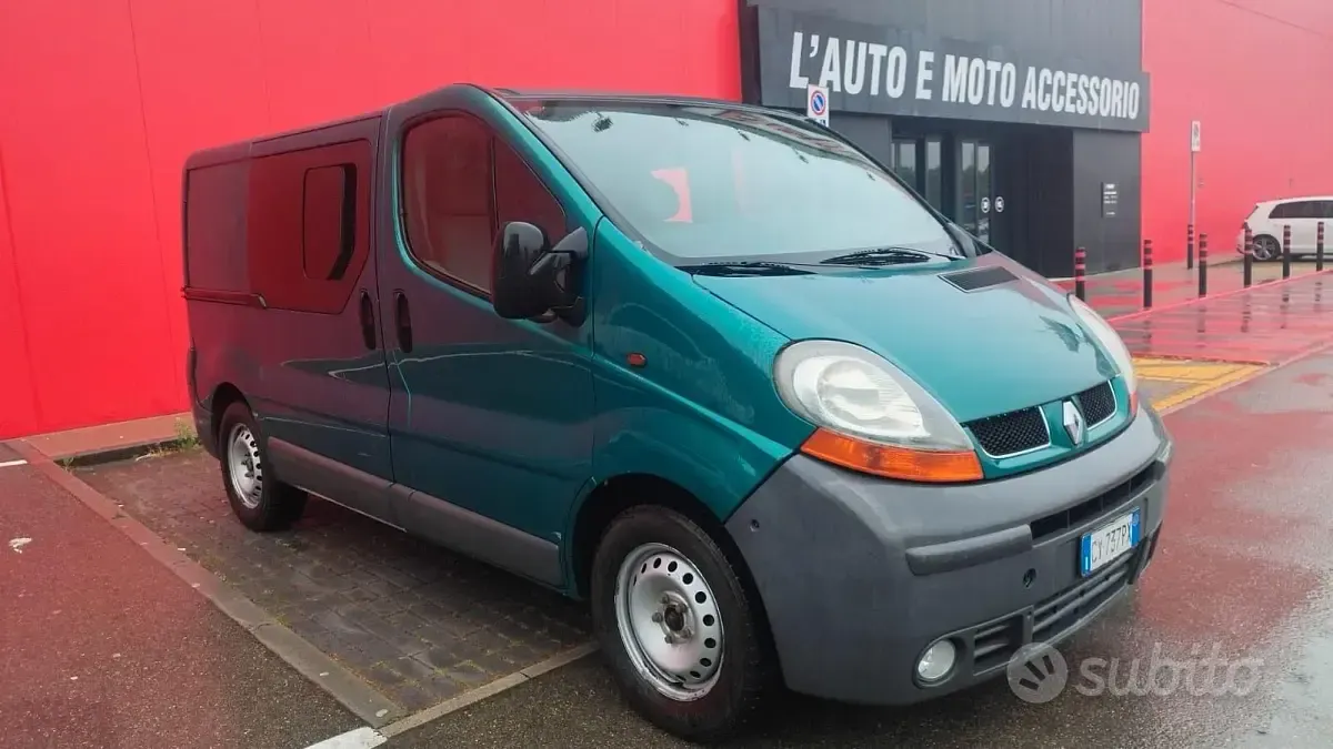 Usata Renault Trafic 135 CV (99 kW) 2006 Verde Monovolume