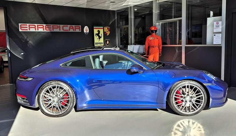 Blu genziana Usata 2024 Porsche 911 Carrera 4S Coupé | 149.000 € (Buon prezzo) - Immagine 1/4