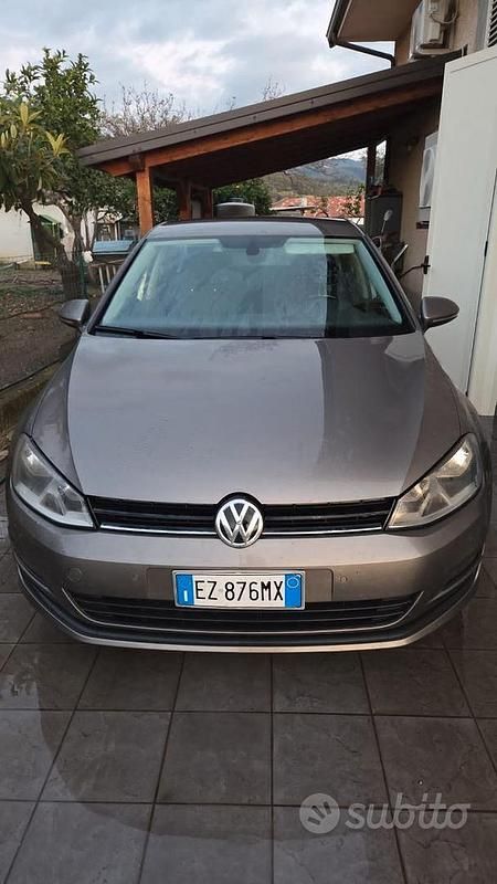 Grigio Usata 2015 VW Golf VII Tre volumi | 8500 € (Buon prezzo) - Immagine 1/2