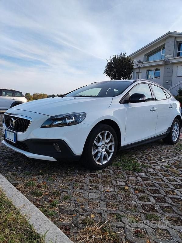 Usata Volvo V40 CC Kinetic 120 CV (88 kW) 2017 Bianco Station wagon