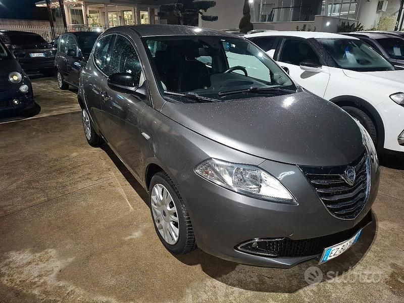 Usata Lancia Ypsilon 69 CV (50 kW) 2015 Utilitaria