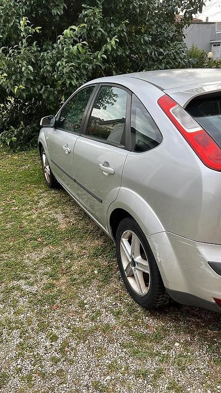 Usata Ford Focus 105 CV (77 kW) 2007 Grigio Berlina