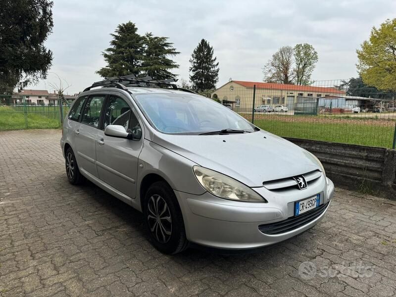 Grigio Usata 2004 Peugeot 307 Station wagon | 3000 € (Cara) - Immagine 1/4