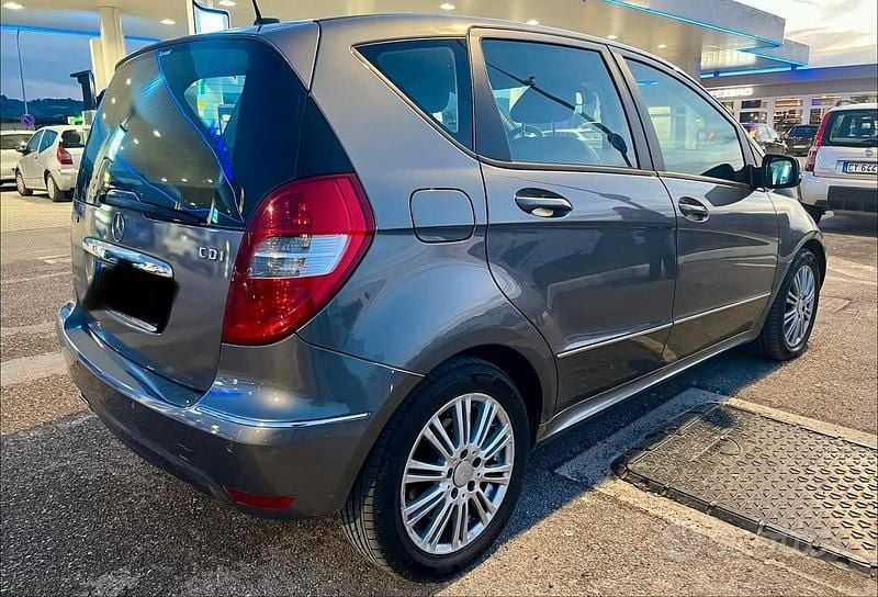 Usata Mercedes A180 Classic 109 CV (80 kW) 2009 Grigio Berlina
