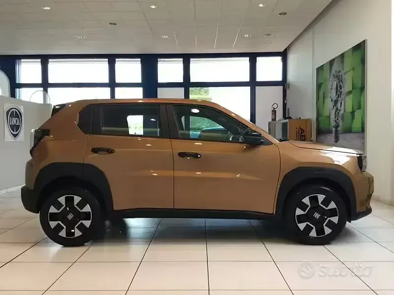 Nuova Fiat Grande Panda Icon 100 CV (73 kW) 2026 Marrone Utilitaria