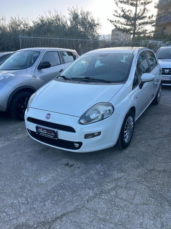 Usata Fiat Punto Street 85 CV (62 kW) 2014 Bianco Utilitaria