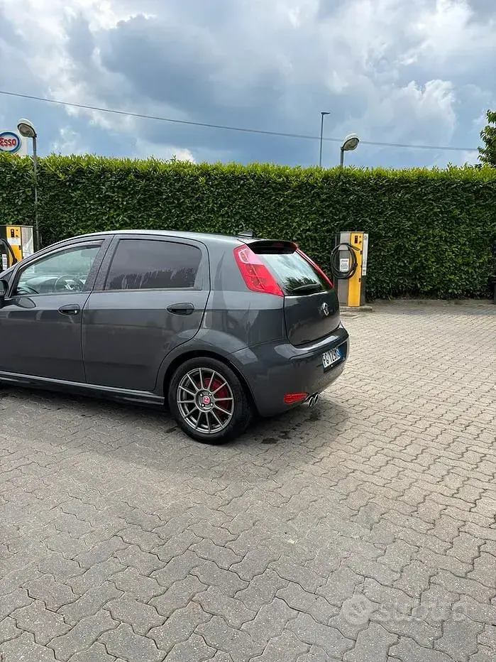 Usata Fiat Grande Punto Lounge 95 CV (69 kW) 2016 Grigio Utilitaria