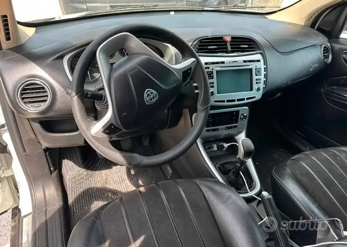 Usata Lancia Delta 120 CV (88 kW) 2011 Bianco Utilitaria