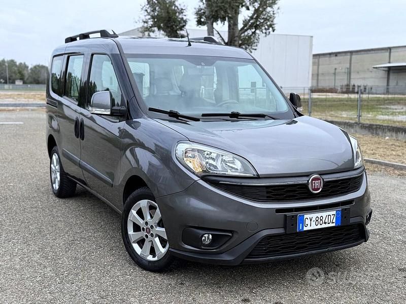 Grigio Usata 2015 Fiat Doblò Monovolume | 15.000 € (Molto cara) - Immagine 1/4