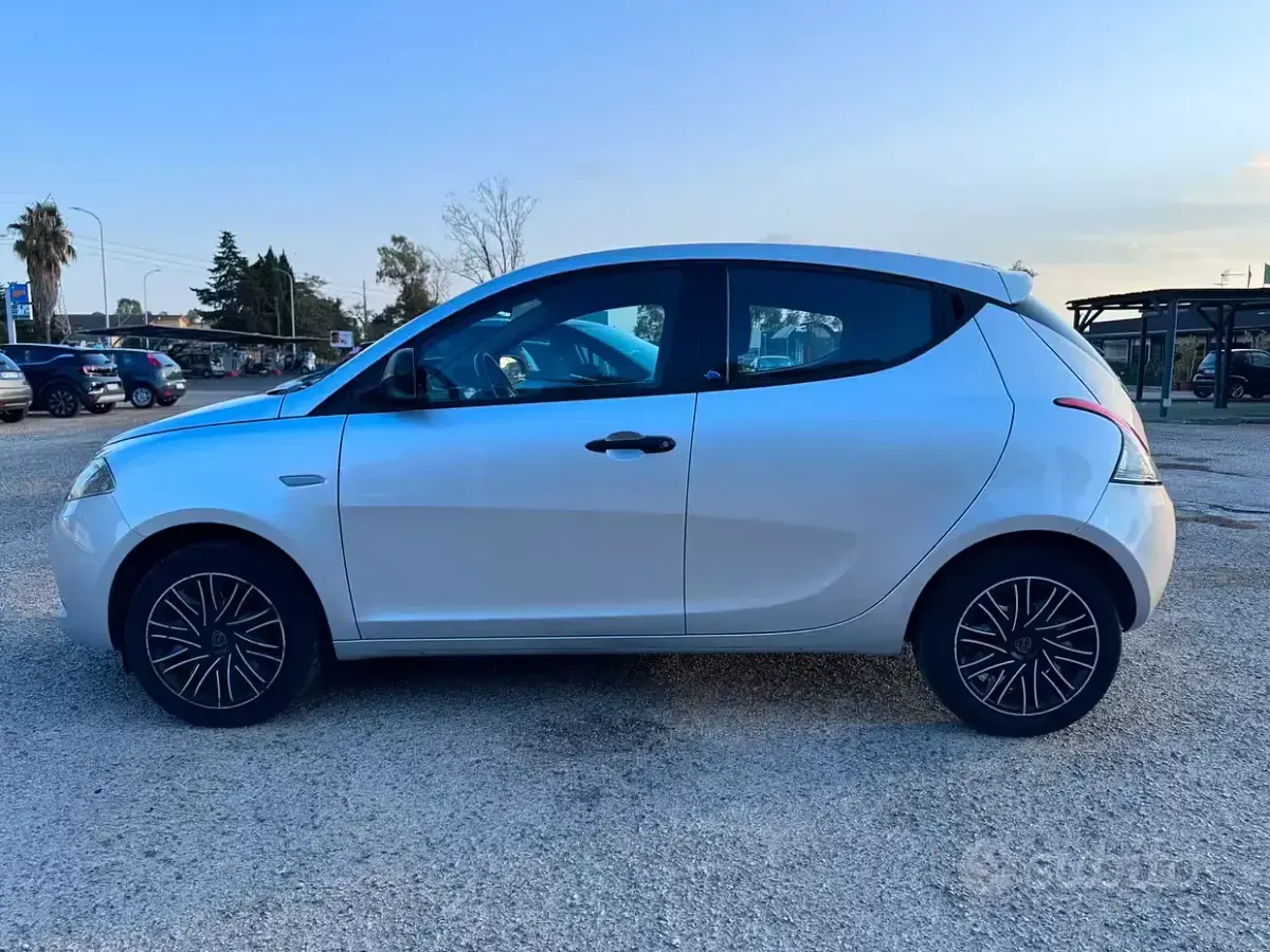 Usata Lancia Ypsilon S 60 CV (44 kW) 2020 Grigio Utilitaria