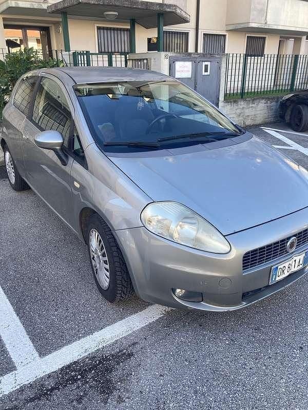 Usata Fiat Grande Punto Dynamic 75 CV (55 kW) 2008 Bronzo Utilitaria