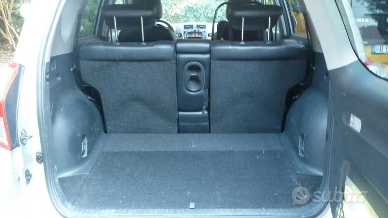 Usata Toyota RAV4 150 CV (110 kW) 2010 SUV