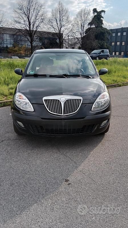 Usata Lancia Ypsilon 95 CV (69 kW) 2004 Nero Utilitaria