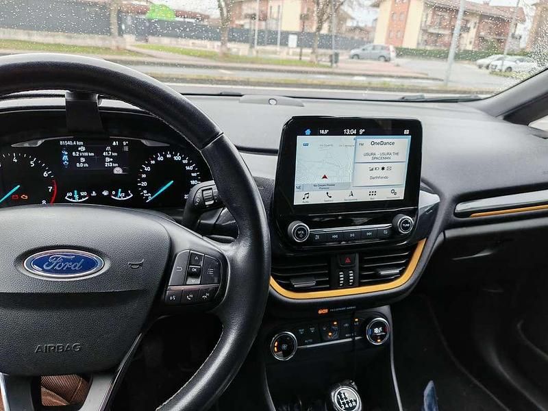 Usata Ford Fiesta Active 101 CV (74 kW) 2019 Oro Utilitaria