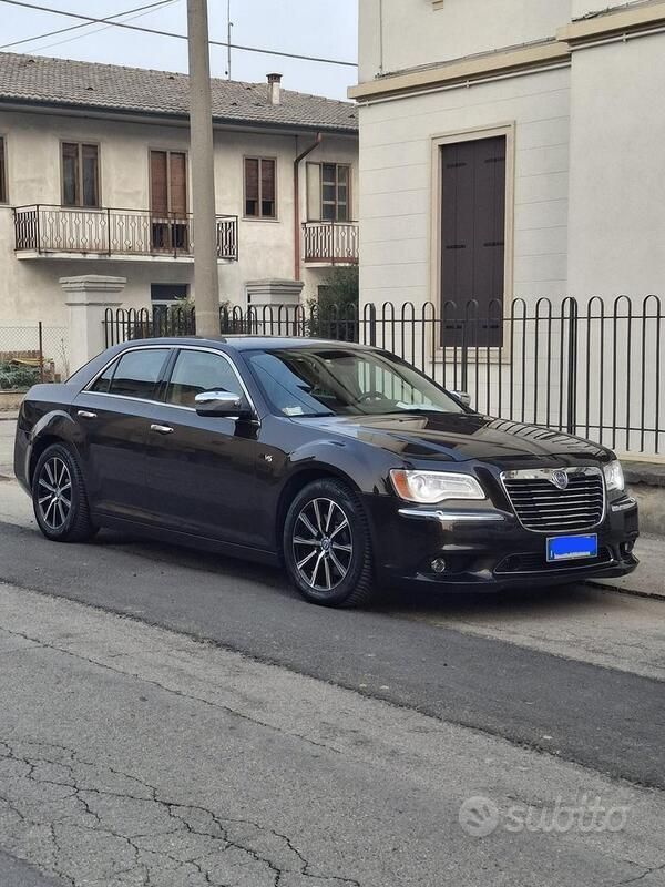 Usata Lancia Thema 171 CV (125 kW) 2011 Marrone Berlina