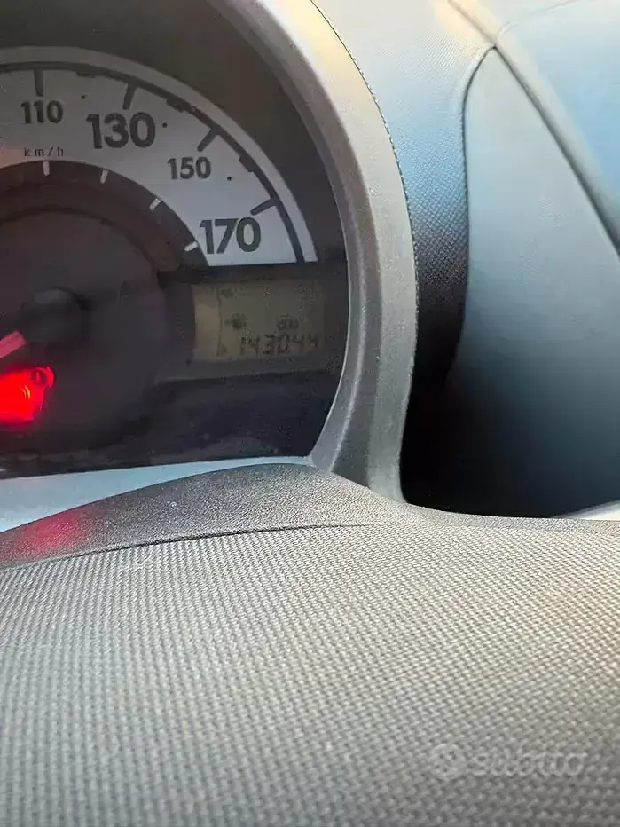 Usata Peugeot 107 68 CV (50 kW) 2007 Grigio Utilitaria