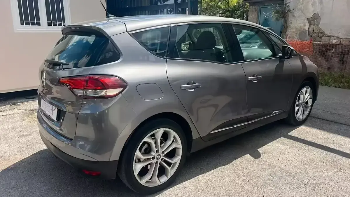 Usata Renault Scénic IV Intens 110 CV (80 kW) 2018 Grigio Monovolume