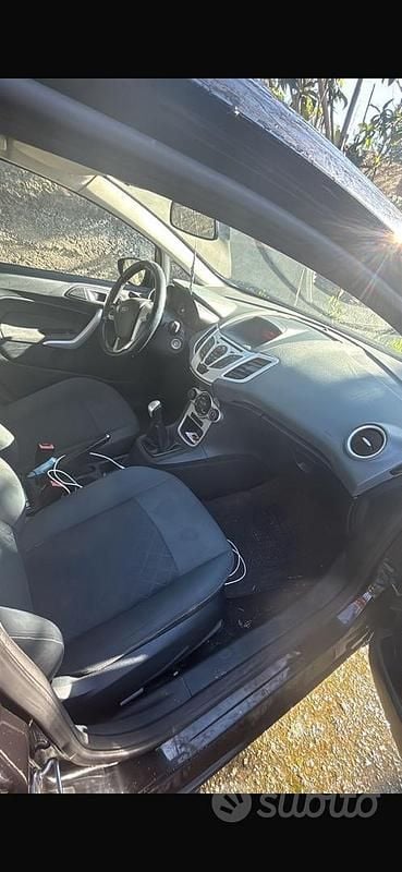 Usata Ford Fiesta 95 CV (69 kW) 2012 Utilitaria