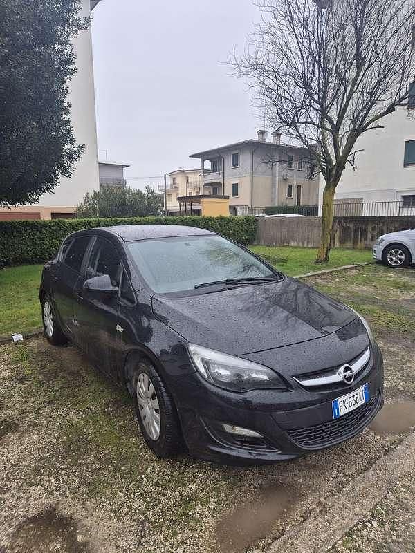 Usata Opel Astra 101 CV (74 kW) 2015 Berlina