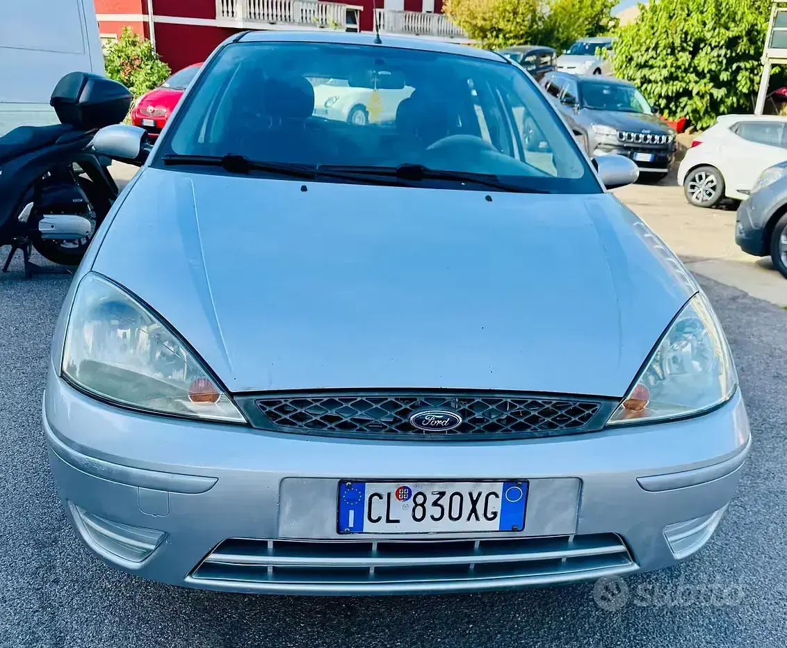 Usata Ford Focus 100 CV (73 kW) 2004 Grigio Berlina