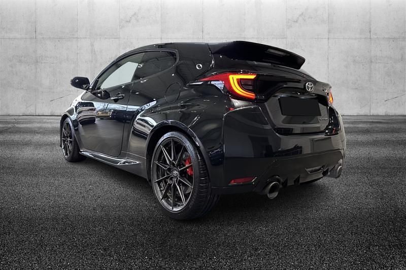 Usata Toyota Yaris 261 CV (191 kW) 2023 Nero metallizzato Utilitaria