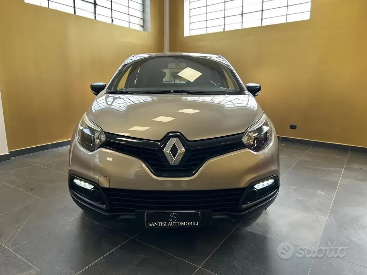 Usado Renault Captur 90 CV (66 kW) 2015 Marrón SUV