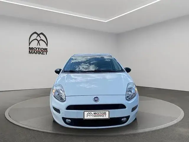 Usata Fiat Punto Lounge 70 CV (51 kW) 2018 Bianco Utilitaria
