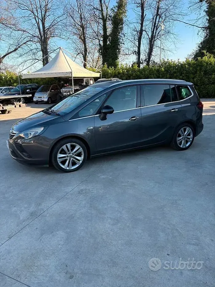 Usata Opel Zafira Tourer 140 CV (102 kW) 2012 Grigio Monovolume