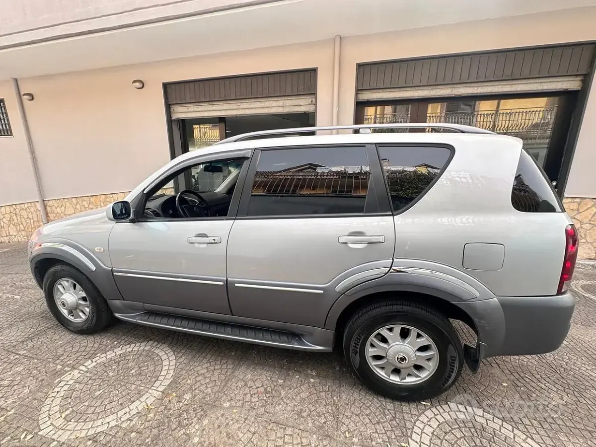 Usata SsangYong Rexton 165 CV (121 kW) 2004 Grigio SUV