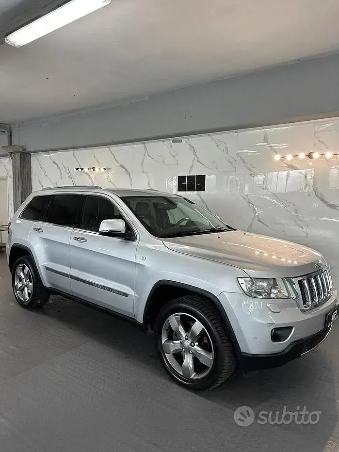 Usata Jeep Grand Cherokee Overland 241 CV (177 kW) 2012 Grigio SUV