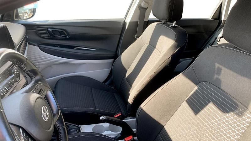 Usata Hyundai i20 101 CV (74 kW) 2021 Argento Utilitaria