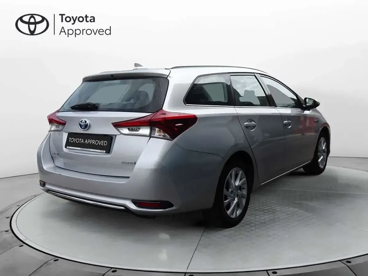 Usata Toyota Auris Touring Sports Active 136 CV (100 kW) 2017 Argento Station wagon