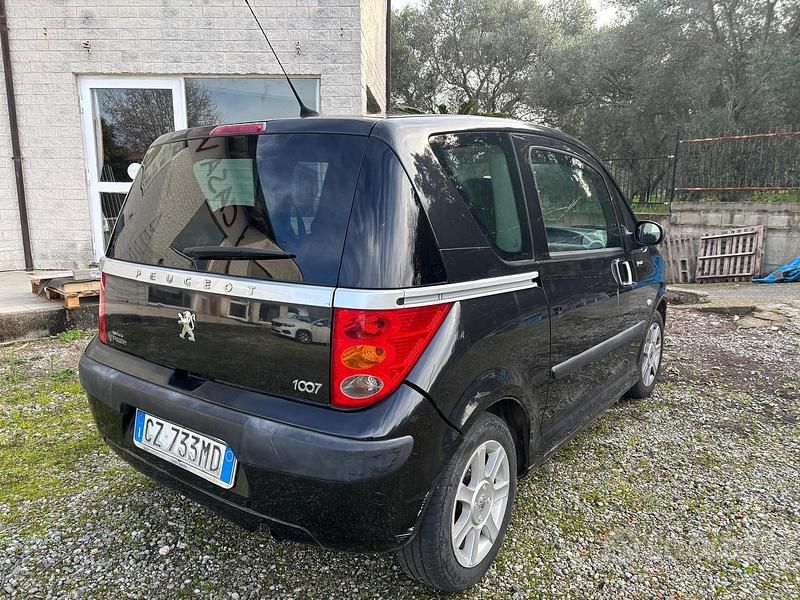 Usata Peugeot 1007 68 CV (50 kW) 2006 Nero Monovolume