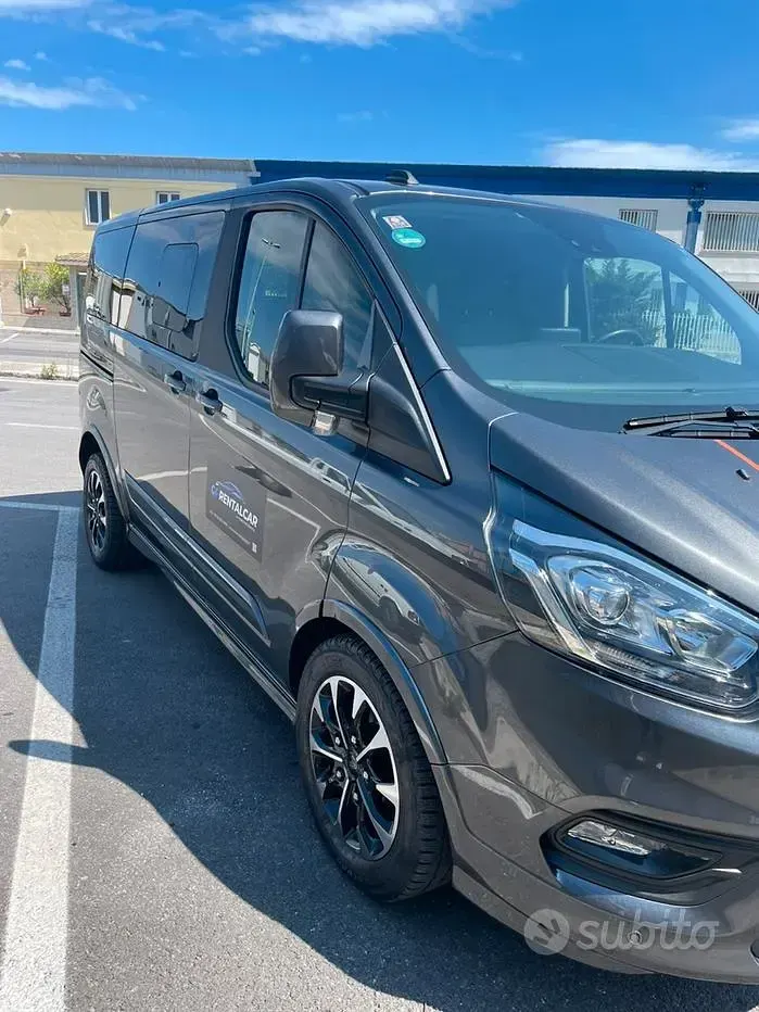 Usata Ford Tourneo Sport 170 CV (125 kW) 2023 Grigio Monovolume