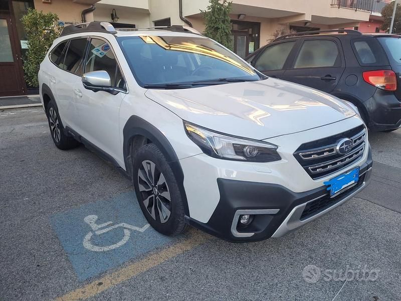 Usata Subaru Outback Premium 169 CV (124 kW) 2024 Bianco Station wagon