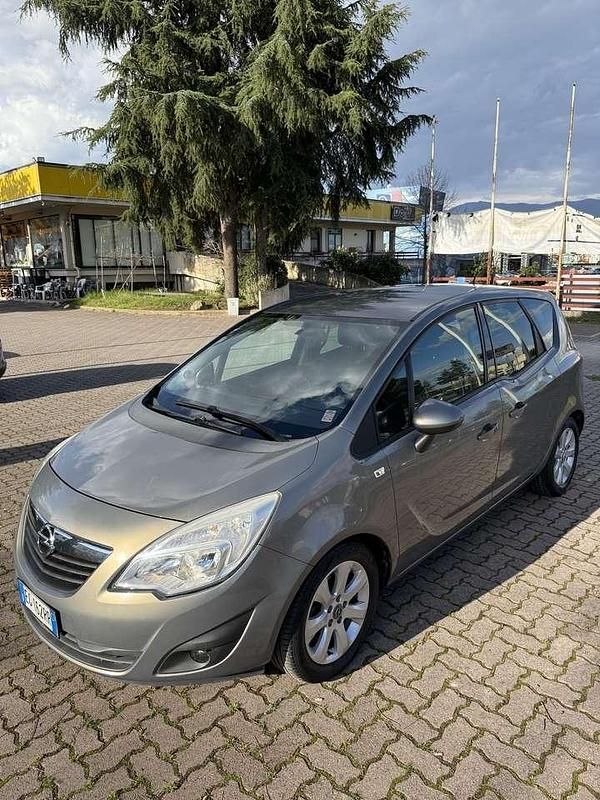 Usata Opel Meriva Cosmo 95 CV (69 kW) 2011 Bronzo Monovolume