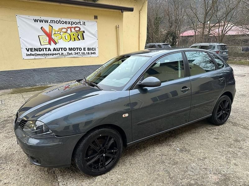 Grigio Usata 2005 Seat Ibiza Stylance Tre volumi | 1890 € (Buon prezzo) - Immagine 1/4