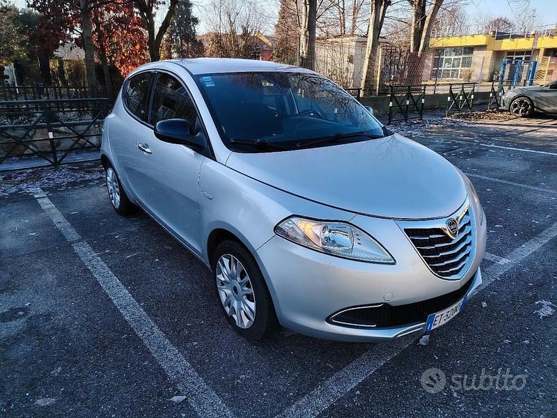 Grigio Usata 2013 Lancia Ypsilon Due volumi | 3000 € (Ottimo prezzo) - Immagine 1/4