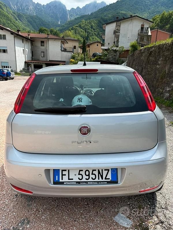 Usata Fiat Grande Punto 77 CV (56 kW) 2017 Grigio Utilitaria
