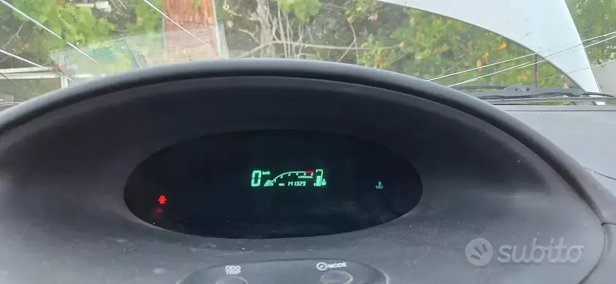Usata Toyota Yaris 75 CV (55 kW) 2005 Grigio Berlina