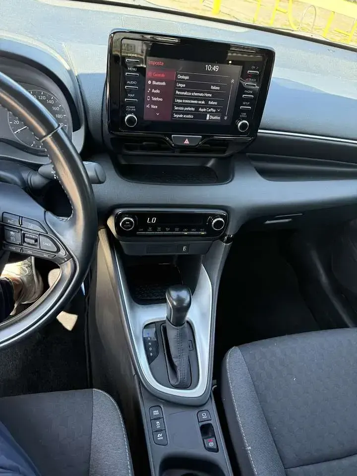 Usata Toyota Yaris Business Edition 92 CV (67 kW) 2022 Bianco Utilitaria