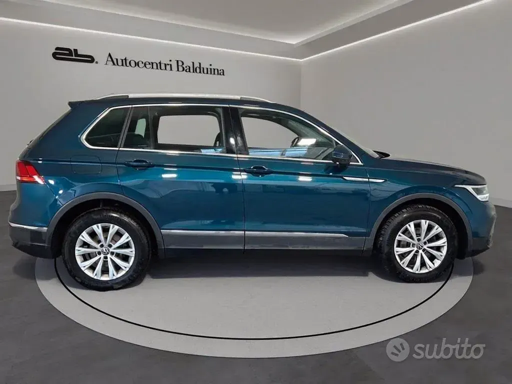 Usata VW Tiguan Elegance 150 CV (110 kW) 2023 Nightshade metalizzato blu SUV