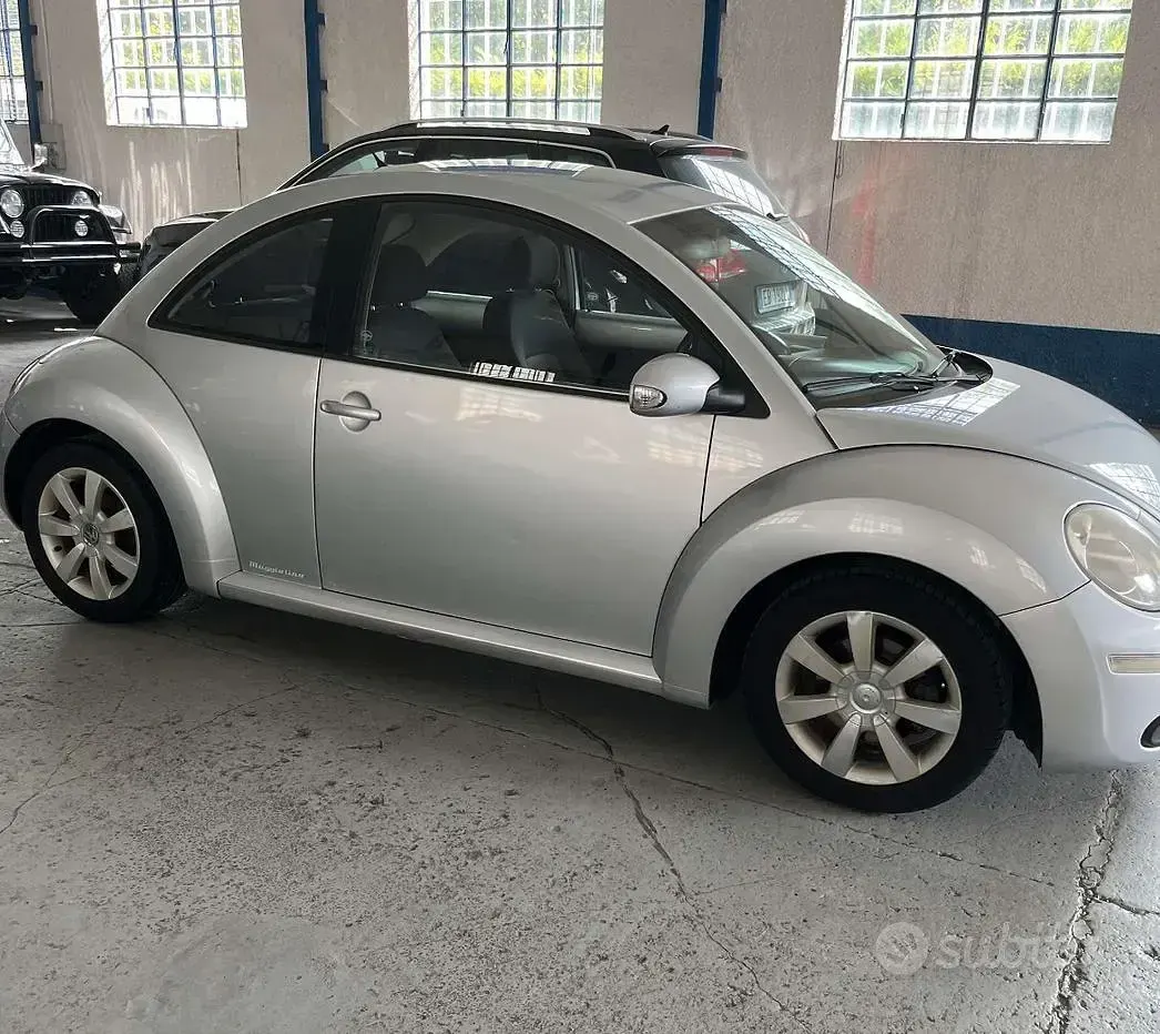 Usata VW New Beetle 105 CV (77 kW) 2006 Grigio Utilitaria