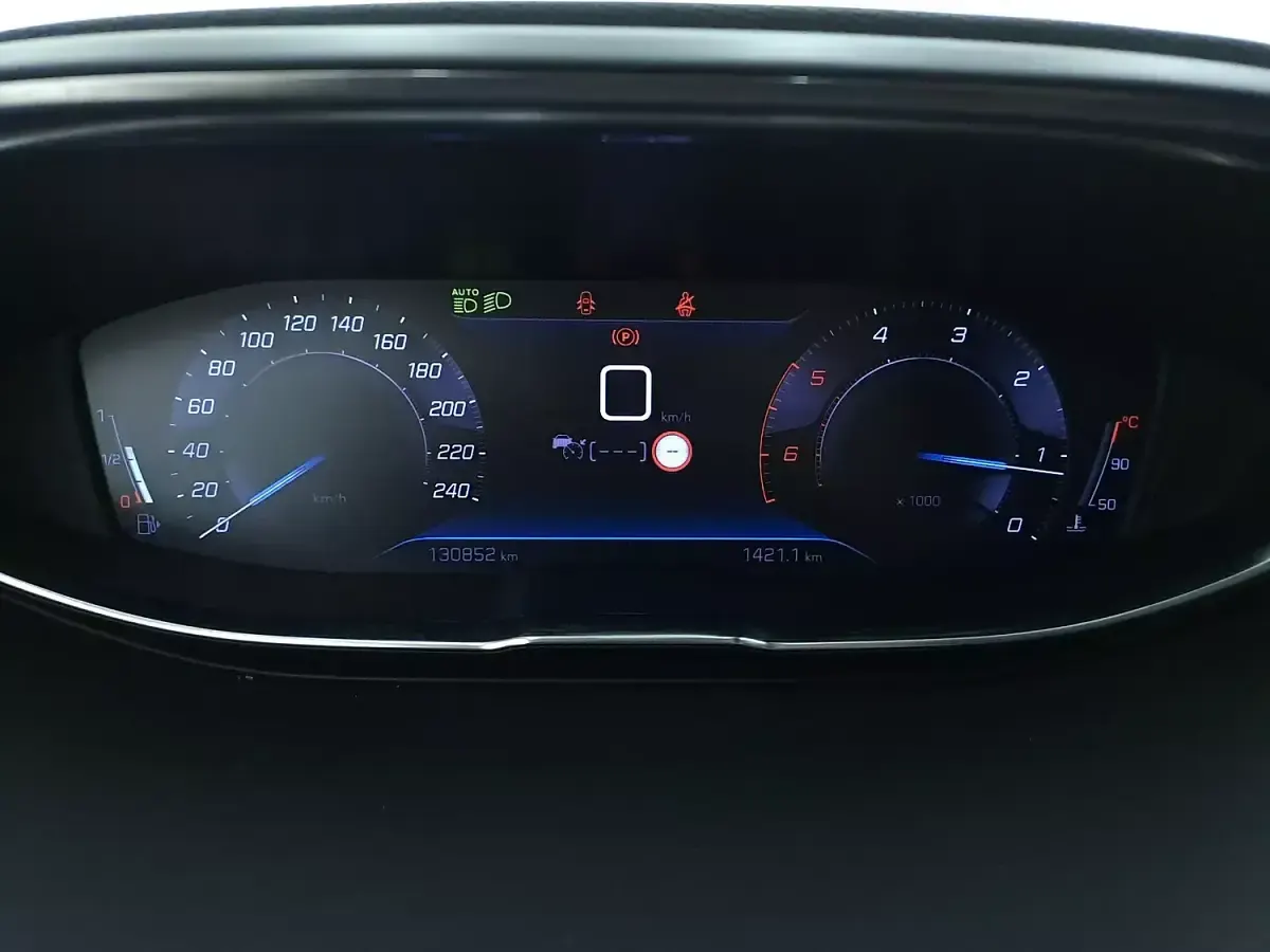 Usata Peugeot 5008 Allure 131 CV (96 kW) 2022 Grigiogrigio SUV