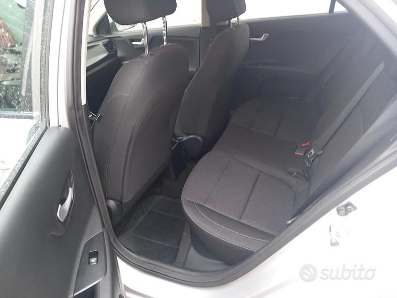 Usata Kia Rio Active 84 CV (61 kW) 2017 Grigio Berlina