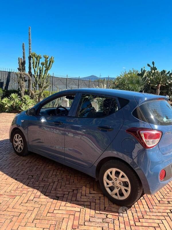 Blu Usata 2017 Hyundai i10 Due volumi | 7500 € (Ottimo prezzo) - Immagine 1/4