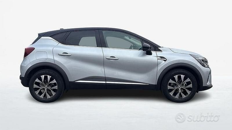 Usata Renault Captur Techno 145 CV (106 kW) 2023 Grigio SUV