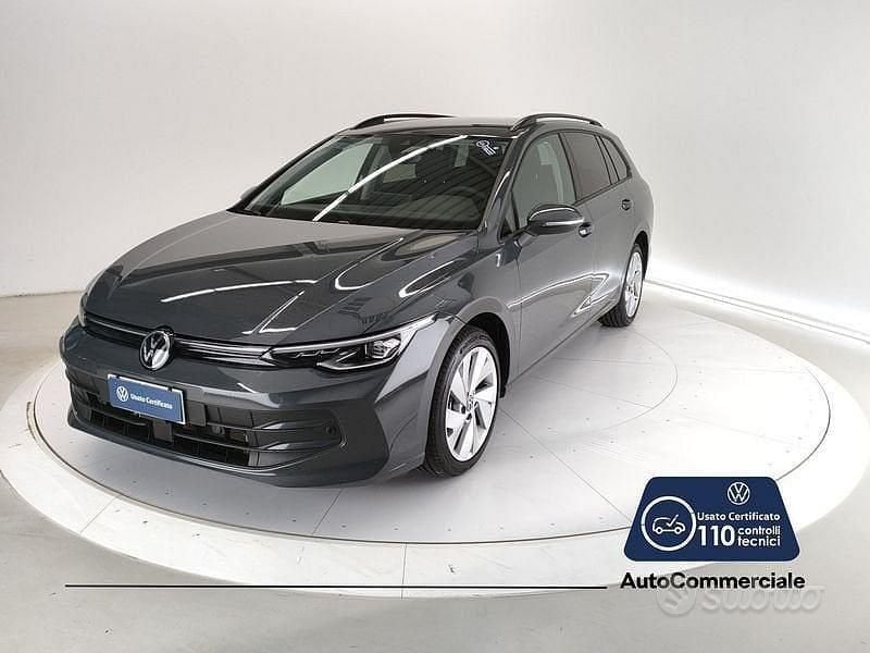 Usata VW Golf VIII Life 150 CV (110 kW) 2024 Grigio scuro Station wagon