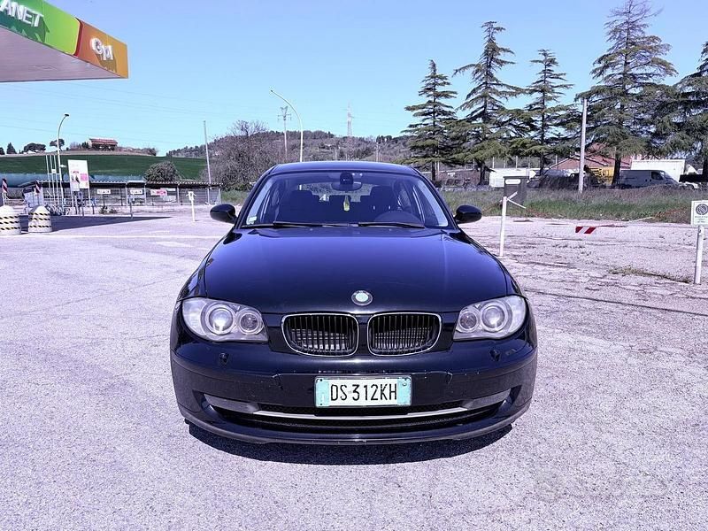 Usata BMW 120 176 CV (129 kW) 2008 Nero Utilitaria